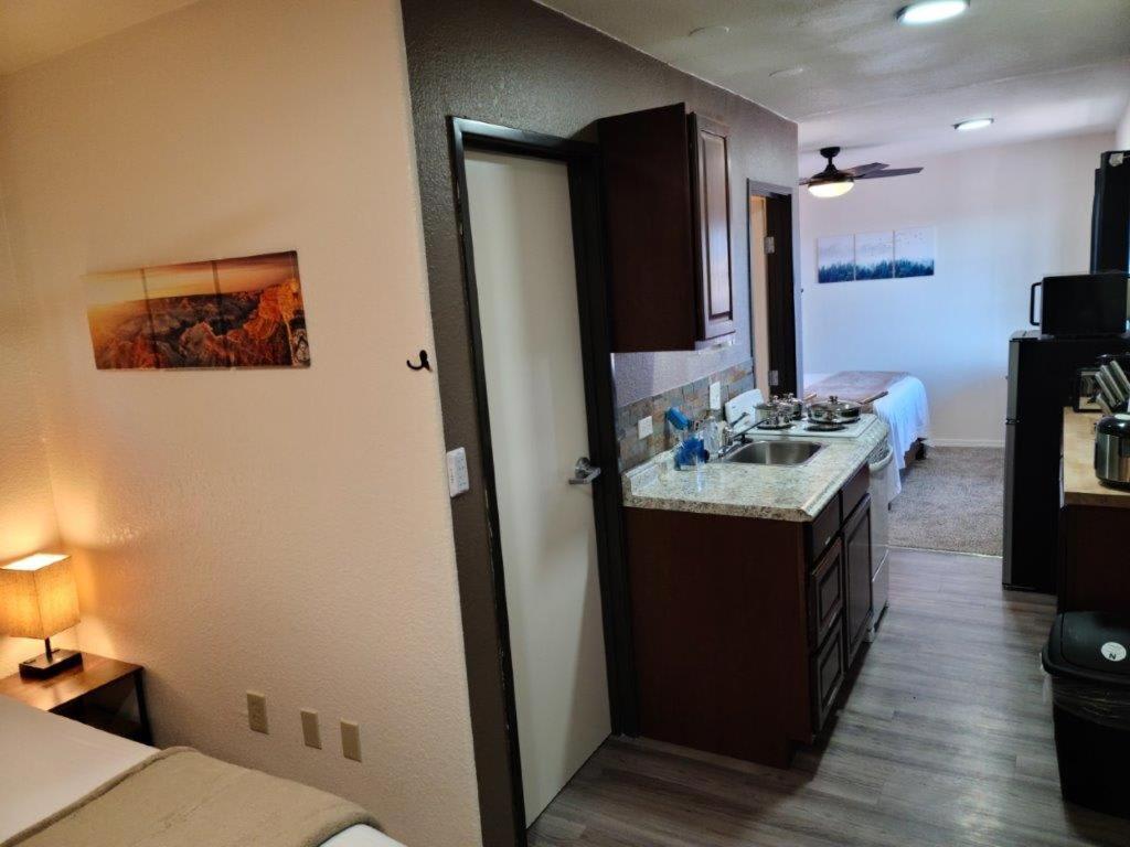 ואלה 069B Comfortable Suite With Kitchenette And King Bed Near South Rim Sleeps 4 מראה חיצוני תמונה